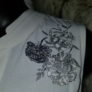 Vera Wang  Top Beautiful Blouse  NWT camisole